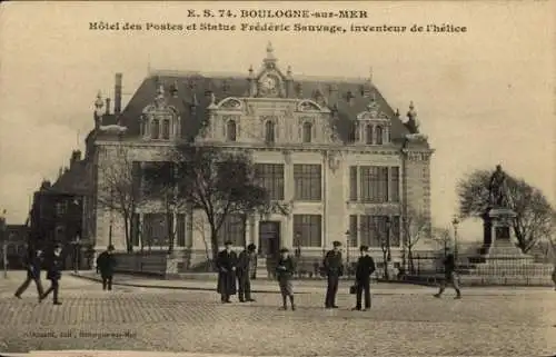 Ak Boulogne sur Mer Pas de Calais, Hotel des Postes, Statue Frederic Sauvage, inventeur de l'helice