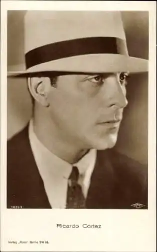 Ak Schauspieler Ricardo Cortez, Portrait, Hut