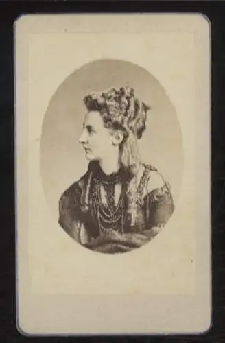 CdV Portrait Marie Vittoria Königin von Spanien, geb. von Aoste