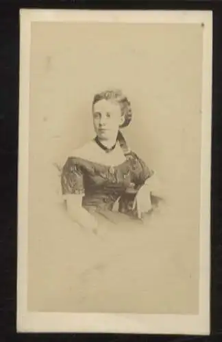 CdV Portrait Margarita Infantin von Spanien, geb. von Bourbon-Parma