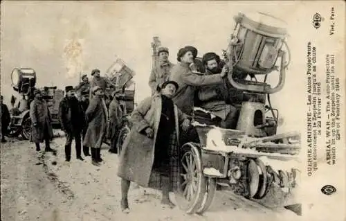 Ak Air War, Die Autoprojektoren, die den Zeppelin beleuchteten, 1916