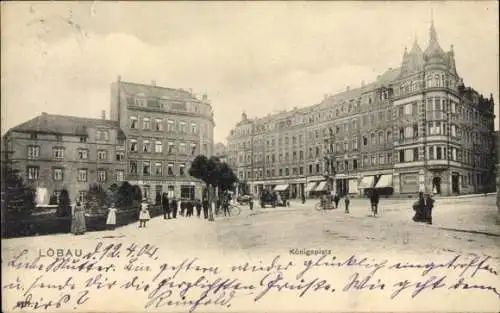 Ak Löbau in der Oberlausitz Sachsen, Königsplatz, Passanten, Geschäfte