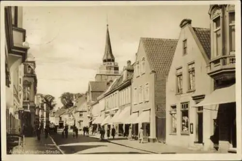 Ak Aurich in Ostfriesland,  Wilhelmstraße, Passanten