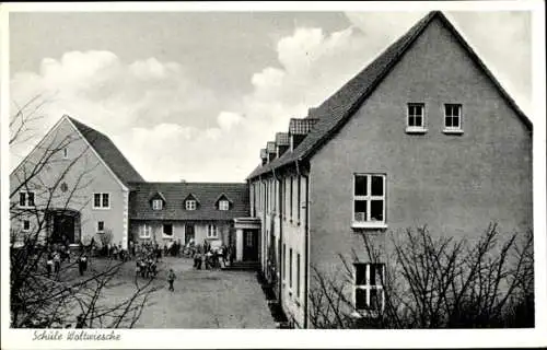 Ak Woltwiesche in Niedersachsen, Schule, Pausenhof