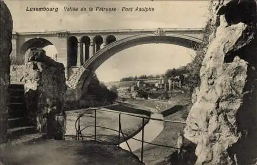 Ak Luxembourg Luxemburg, Pont Adolphe, Vallee de la Petrusse