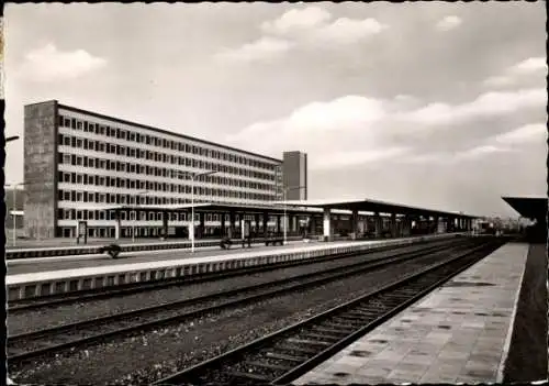 Ak Braunschweig in Niedersachsen, neuer Hauptbahnhof, Blick von den Bahnsteigen