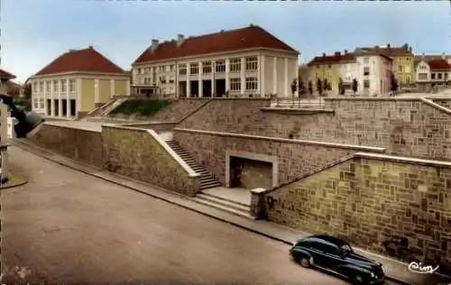 Ak Châtel sur Moselle Vosges, Le Groupe Scolaire