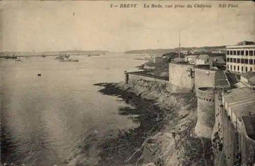 Ak Brest Finistère, La Rade, vue prise du Chateau