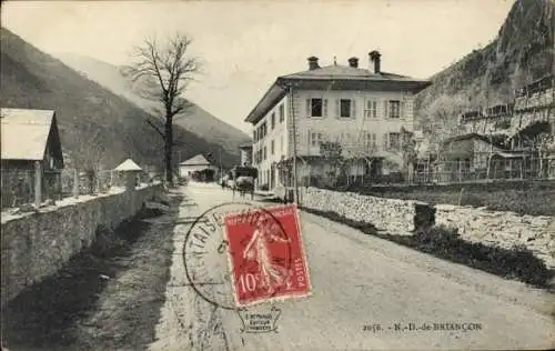 Ak Notre Dame de Briançon Savoie, Teilansicht, Straße