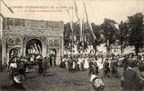 Ak Nancy Meurthe et Moselle, Congres Eucharistique du 21 Juin 1914, La Foule se rendant a la Fete