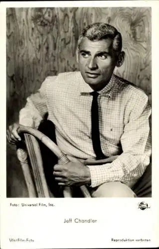 Ak Schauspieler Jeff Chandler, Portrait, Film Klar Schiff zum Gefecht