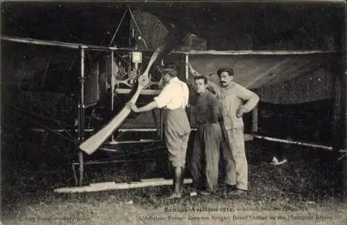 Ak Rennes-Aviation 1910, Aerodrome des Gayeulles, Flieger Busson in seinem Hangar