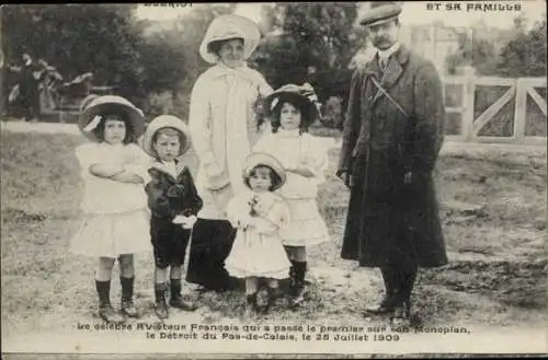 Ak Blériot und seine Familie, französischer Flieger, 25. Juli 1909