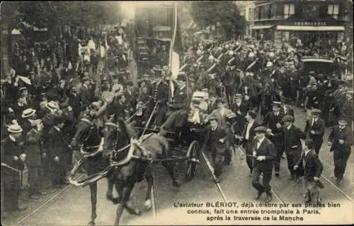 CPA Aviateur Bleriot, deja celebre par ses phares bien connus, fait une entree triomphale a Paris