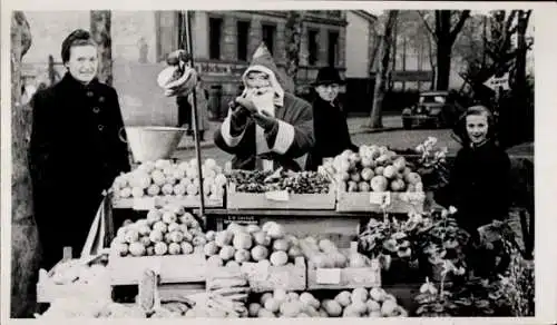 Foto Berlin Steglitz, Marktplatz, Handel, Händler, Frau mit Tochter