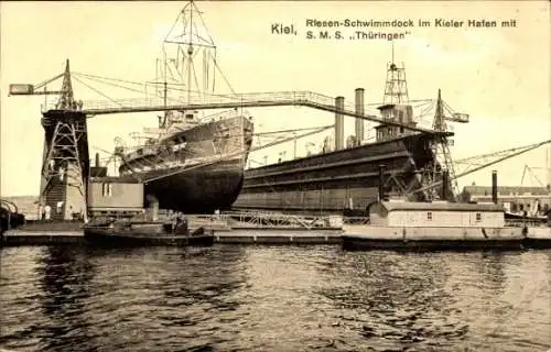 Ak Kiel, Riesenschwimmdock im Kieler Hafen, SMS Thüringen, Deutsches Kriegsschiff