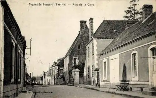 Ak Nogent le Bernard Sarthe, Rue de la Gare