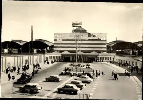 Ak Halle an der Saale, Hauptbahnhof, Parkplatz