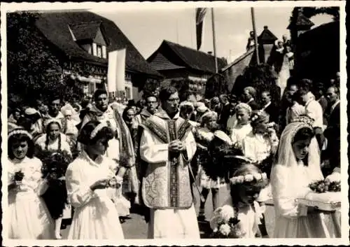 Foto Ak Bermatingen Bodenseekreis Baden, Priester-Primiz ca. 1958