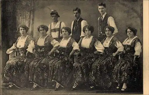 Ak Oberbayrische Alpensänger-, Jodler-, Tänzer- und Musiktruppe Widerhall, Dir. Fanny Lipink