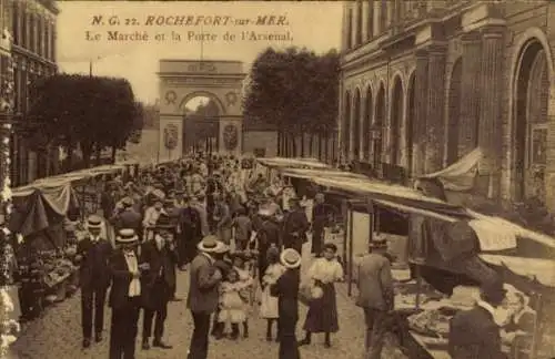 Ak Rochefort sur Mer Charente Maritime, le Marche et la Porte de l'Arsenal