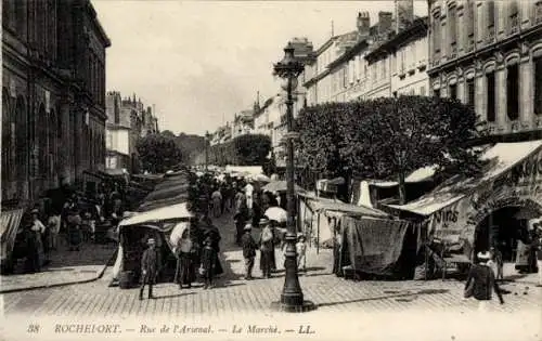 Ak Rochefort sur Mer Charente Maritime, Rue de l'Arsenal, Le Marche