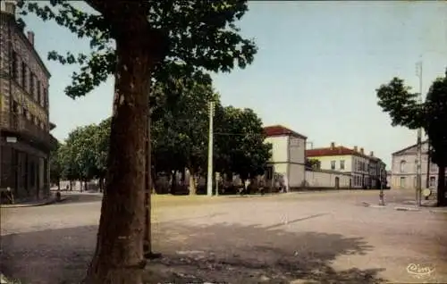 Ak Castelsarrasin Tarn et Garonne, Place Omer Sarraut, College des Garcons