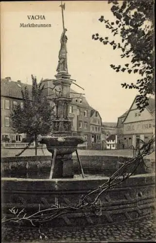 Ak Vacha, Marktbrunnen, Häuser