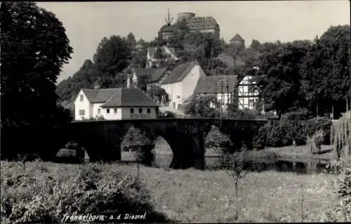 Ak Trendelburg in Hessen, Gesamtansicht, Autohalle