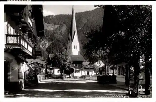 Ak Bayrischzell im Mangfallgebirge Oberbayern, Dorfpartie, Kirche, Wohnhäuser