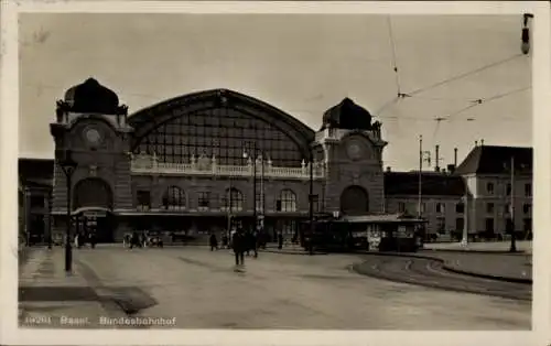 Ak Basel Stadt Schweiz, Bundesbahnhof, Springbrunnen