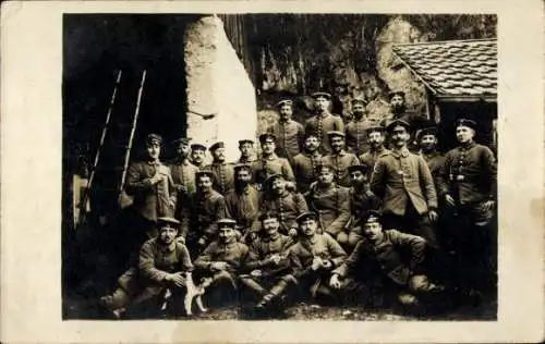 Foto Ak Deutsche Soldaten in Uniformen, Jäger Batl. 8 MGK, I WK