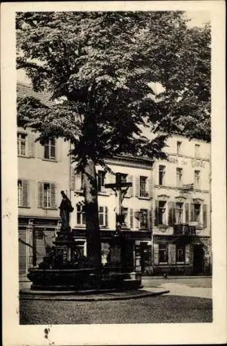 Ak Freiburg im Breisgau Baden Württemberg, Hotel zur Linde, Brunnen, Kreuz