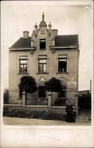 Foto Ak Aachen, Bäckerei von Carl Brummark, Frau mit Kind