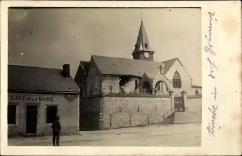 Foto Ak Brimont Marne, Kirche, Café de la Mairie, 1915