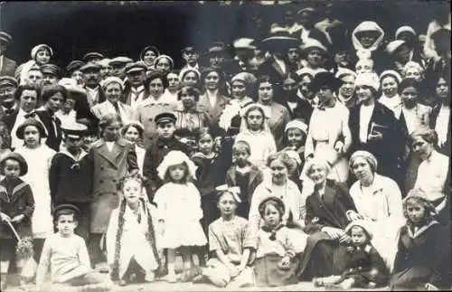 Foto Ak Ostseebad Brunshaupten Kühlungsborn, Gruppenbild, Kinder