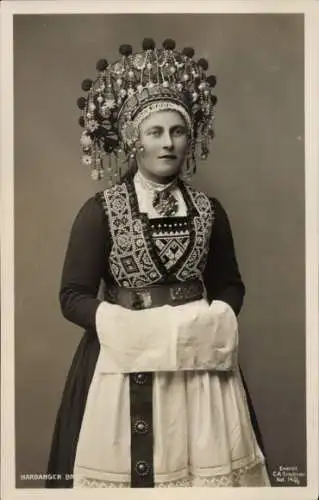 Ak Hardanger Norwegen, Frau in Norwegischer Volkstracht