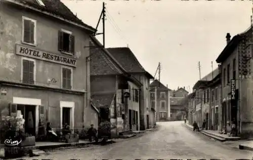 Ak La Batie Montgascon Isère, Hauptstraße, Hotel, Metzgerei