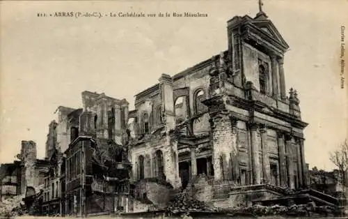 Ak Arras Pas de Calais, Kathedrale von der Rue Meaulens aus gesehen