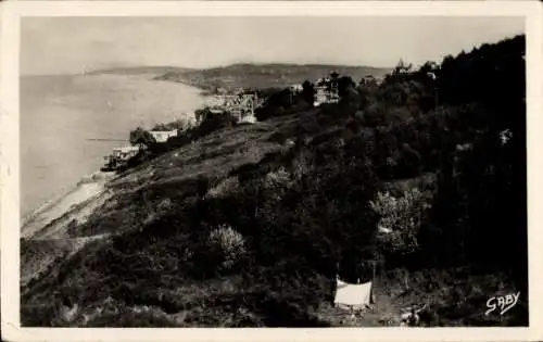 Ak Villers sur Mer Calvados, Gesamtansicht von den Klippen aus