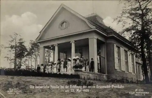 Ak Berlin Charlottenburg Westend, Eröffnung der neuen Rennbahn Grunewald, kaiserliche Familie, 1909