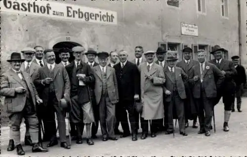 Foto Ak Kamenz in Sachsen, Gasthof zum Erbgericht, Männergruppe 1933