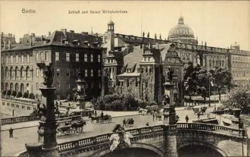 Ak Berlin Mitte, Schloss, Kaiser Wilhelm Brücke, Kutschen