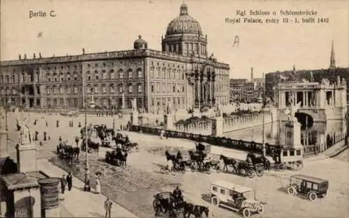 Ak Berlin Mitte, Königliches Schloss, Schlossbrücke, Kutschen