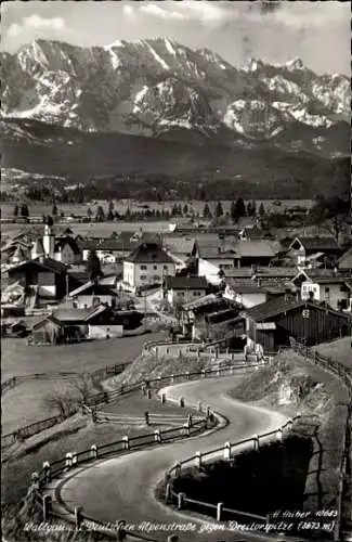 Ak Wallgau Oberbayern, Totalansicht, Deutsche Alpenstraße, Dreitorspitze