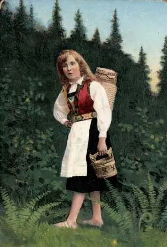 Ak Mädchen in norwegischer Volkstracht, Wald, Holzeimer