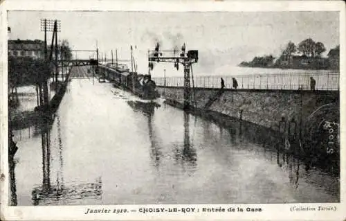 Ak Choisy le Roy Val de Marne, Eingang zum Bahnhof, Hochwasser, Dampflok