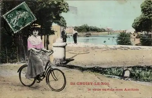 Ak Choisy le Roi Val de Marne, Frau auf dem Fahrrad, Flussblick