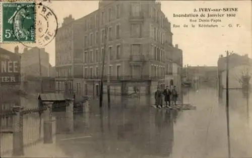 Ak Ivry sur Seine Val de Marne, Überschwemmung 1910, Rue Denis Papin, Rue de la Révolution