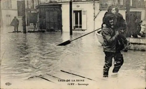 Ak Ivry sur Seine Val de Marne, Überschwemmung der Seine 1910, Rettung